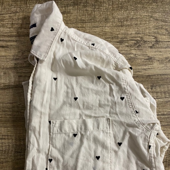 White with Black Heart A&F Boyfriend Button Down - Picture 2 of 6